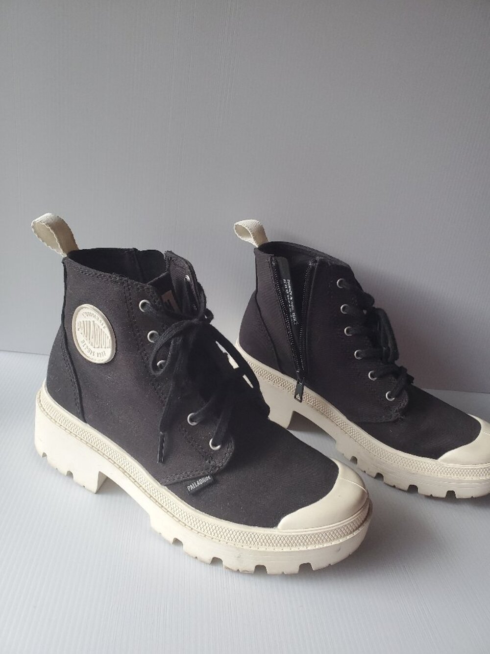 Palladium Pallabase Twill Boots – Black/White  (Size 6.5)